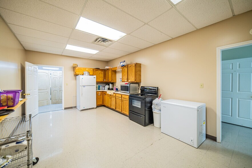 More Photos Of 3530 Park Plaza Rd, Paducah Warehouse For Sale