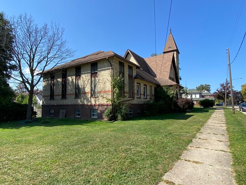 More Photos Of 534 N State St, Alma Religious Facility For Sale
