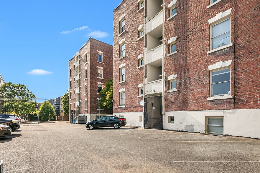More Photos Of 119 W Roy St, Seattle Multifamily For Sale