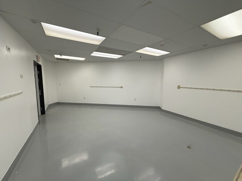 More Photos Of 7901 Vickers St, San Diego Medical For Sale