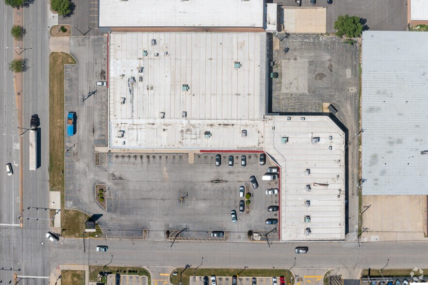 More Photos Of 1501-1527 W North Ave, Melrose Park Unknown For Lease