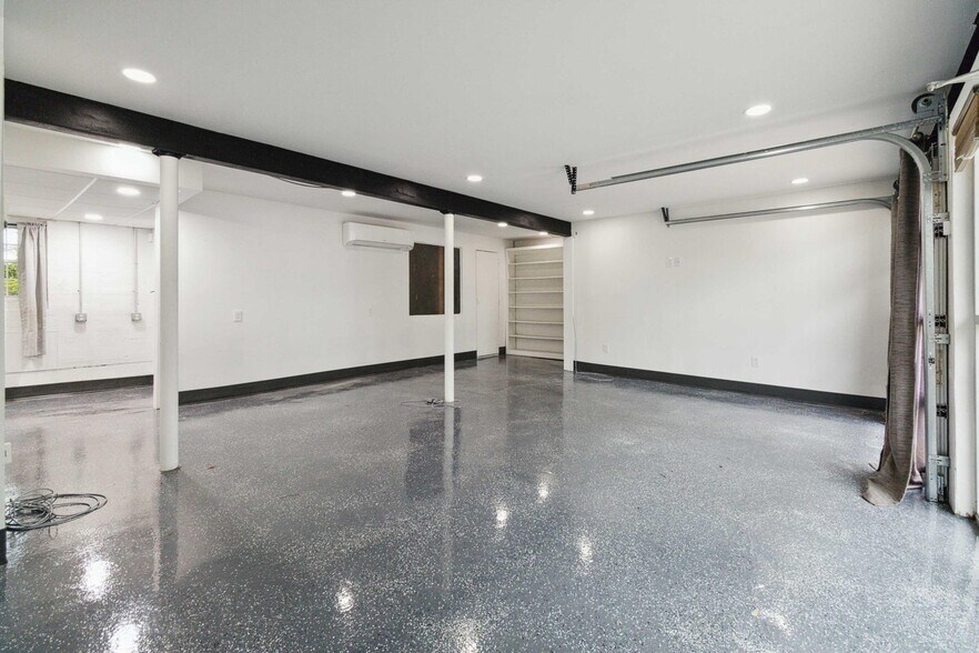 More Photos Of 104 Bennington Ct, Richmond Office For Lease