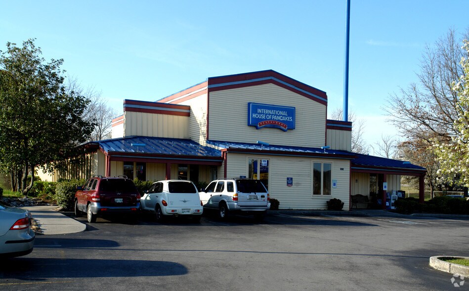 Primary Photo Of 5604 Merchants Center Blvd, Knoxville Restaurant For Lease