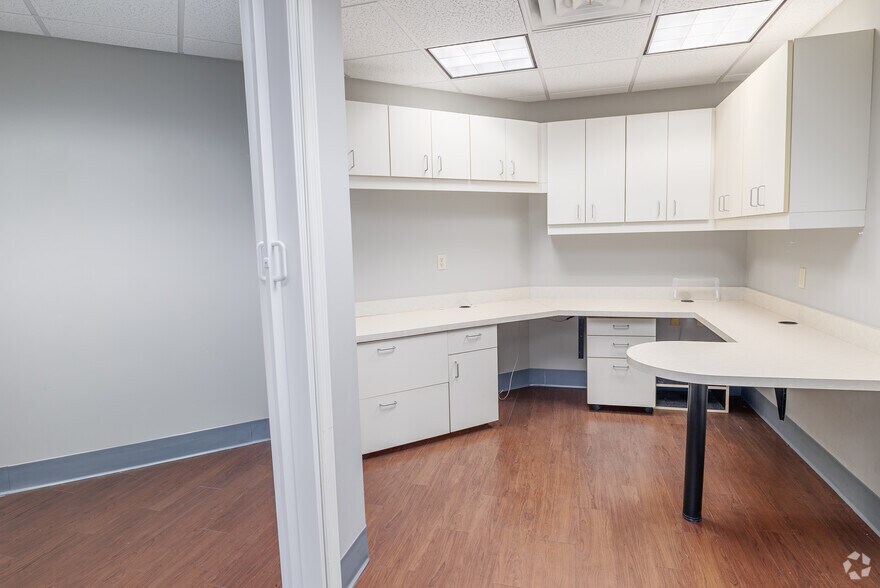 More Photos Of 3810 Williamsburg Park Blvd, Jacksonville Office For Sale
