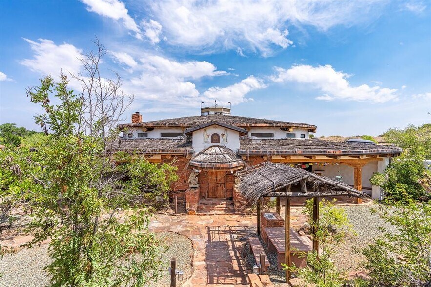 More Photos Of 18 Destierro Trail, Santa Fe Lodge Meeting Hall For Sale