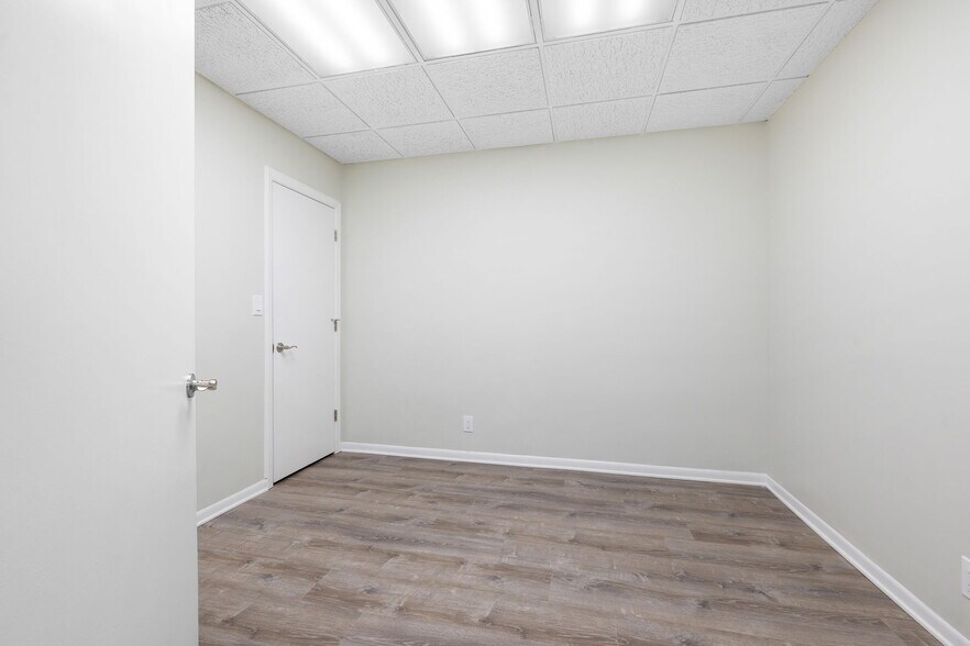 More Photos Of 1701 66th St N, Saint Petersburg Medical For Sale