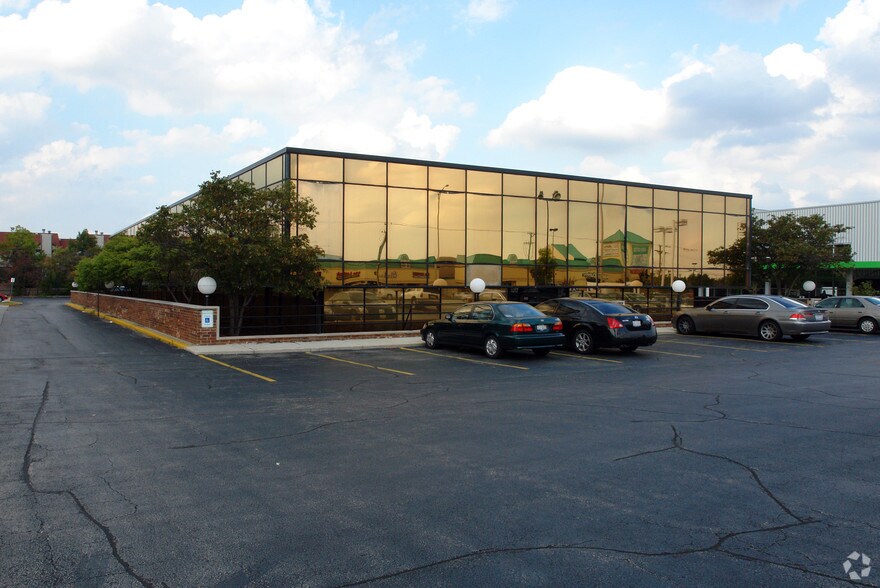 More Photos Of 120 W Golf Rd, Schaumburg Office For Lease