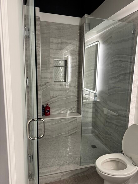 More Photos Of 2550 Acland Rd, Kelowna Flex For Sale