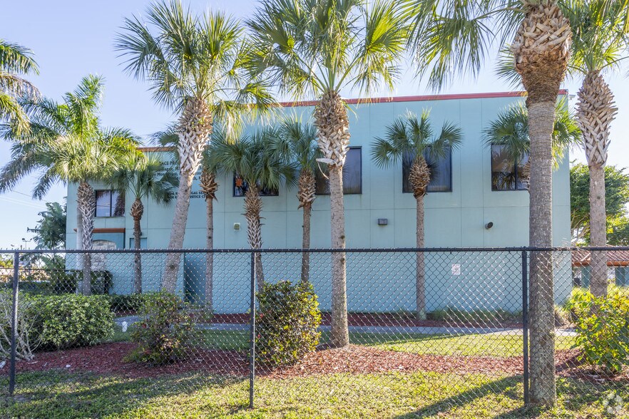 More Photos Of 3210 Cleveland Ave, Fort Myers Office For Sale