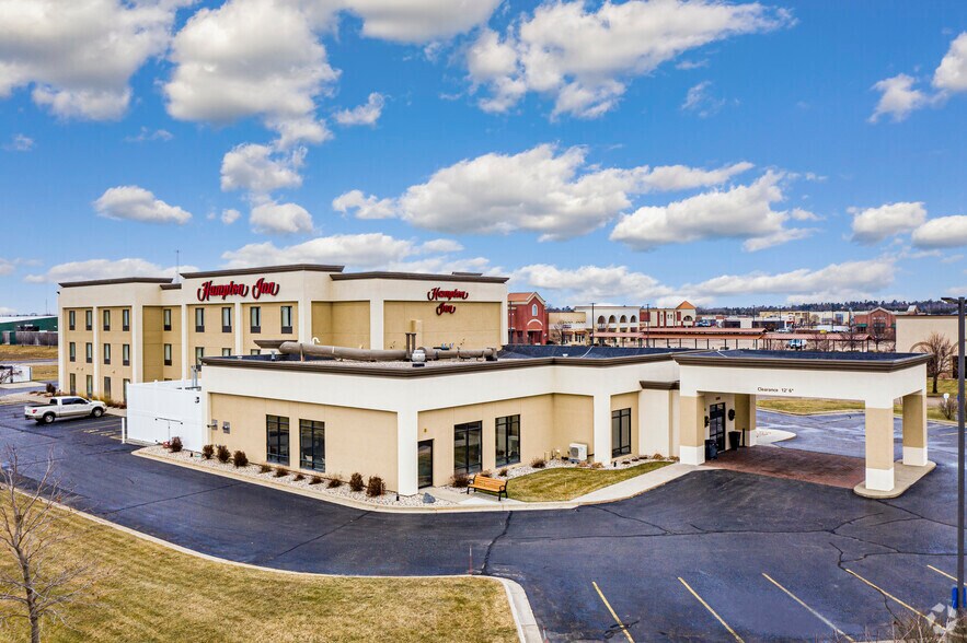 Primary Photo Of 3090 Village Park Dr, Plover Hotel For Sale