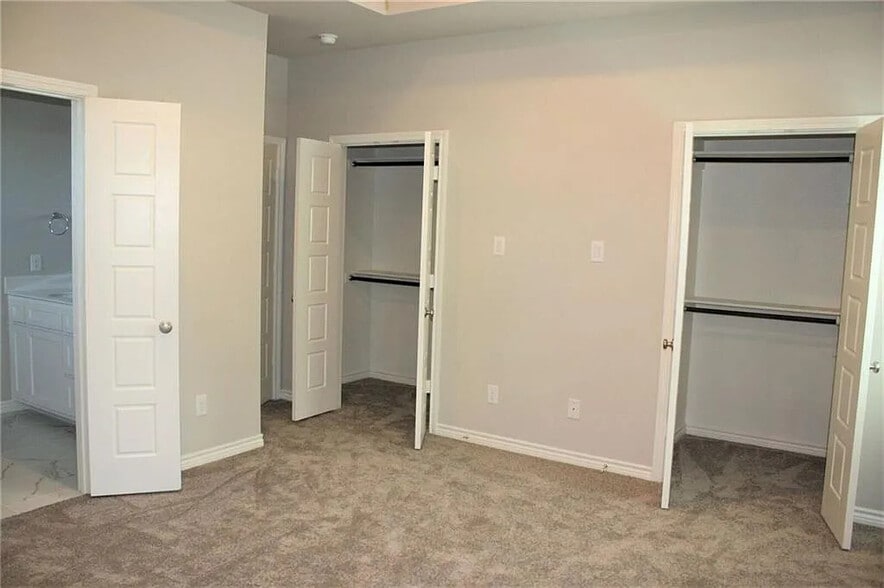 More Photos Of 2611 McCart Ave, Fort Worth Apartments For Sale