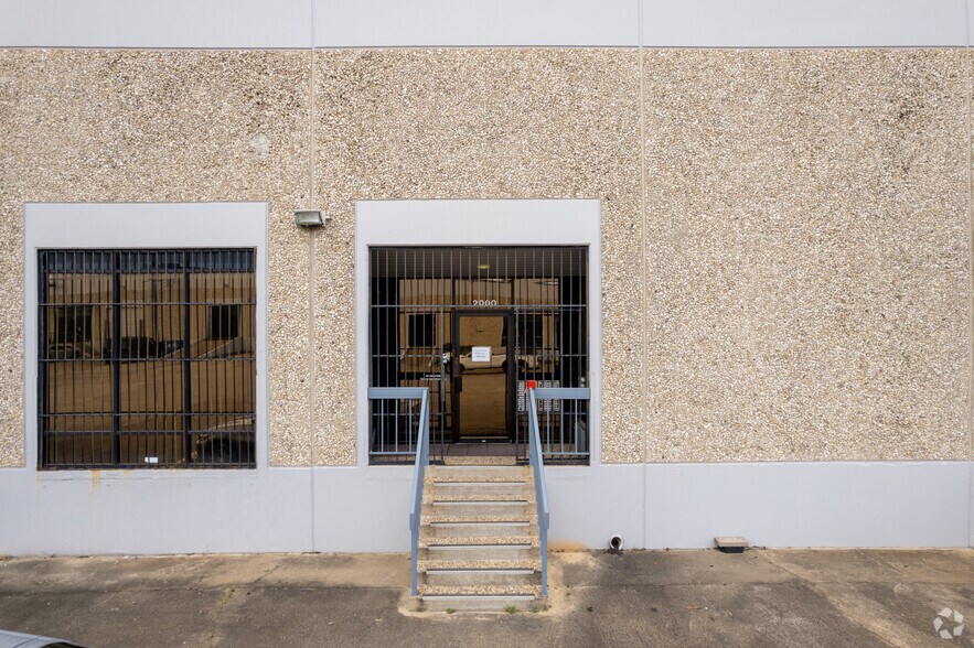 More Photos Of 2000-2060 Afton St, Houston Distribution For Lease