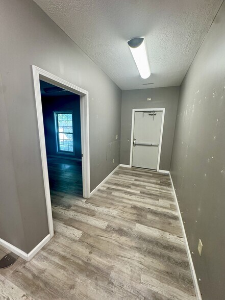 More Photos Of 2504 Veterans Memorial Pky S, Lafayette Office For Sale