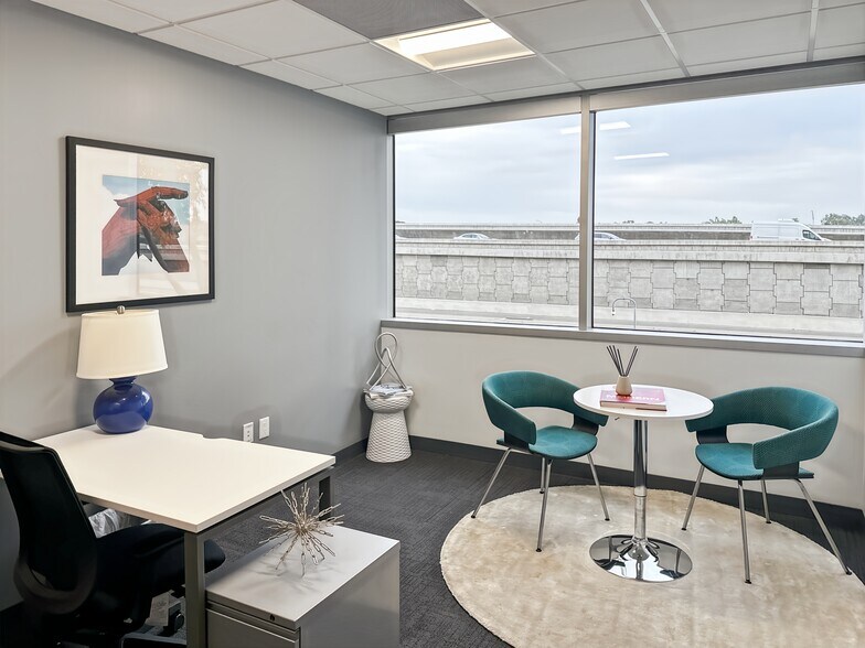 More Photos Of 555 Anton Blvd, Costa Mesa Coworking Space