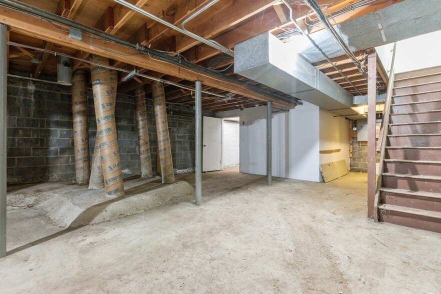 More Photos Of 390 Ramapo Valley Rd, Oakland Freestanding For Lease