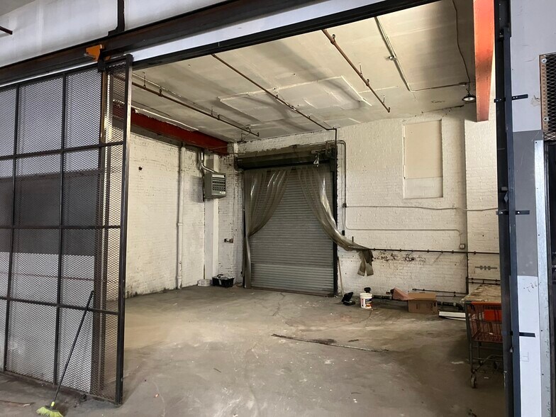 More Photos Of 27-21 51st Ave, Long Island City Warehouse For Lease