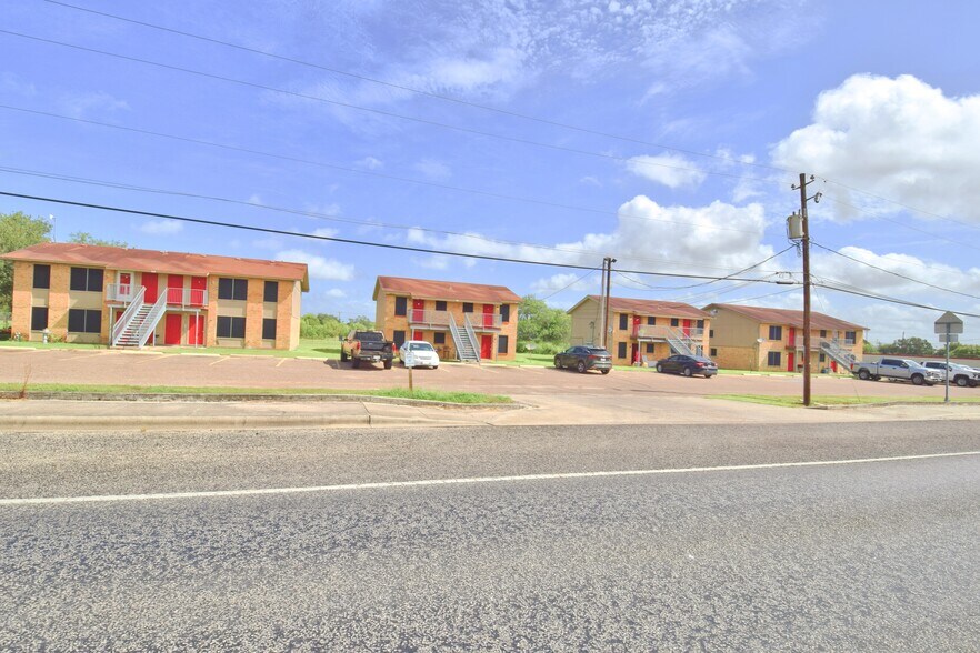 More Photos Of 303-511 E Reagan Rd, Beeville Multifamily For Sale