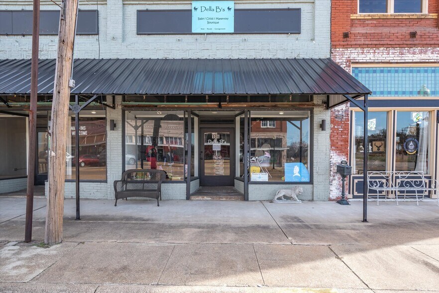 More Photos Of 106 N Main St, Grand Saline Storefront For Sale