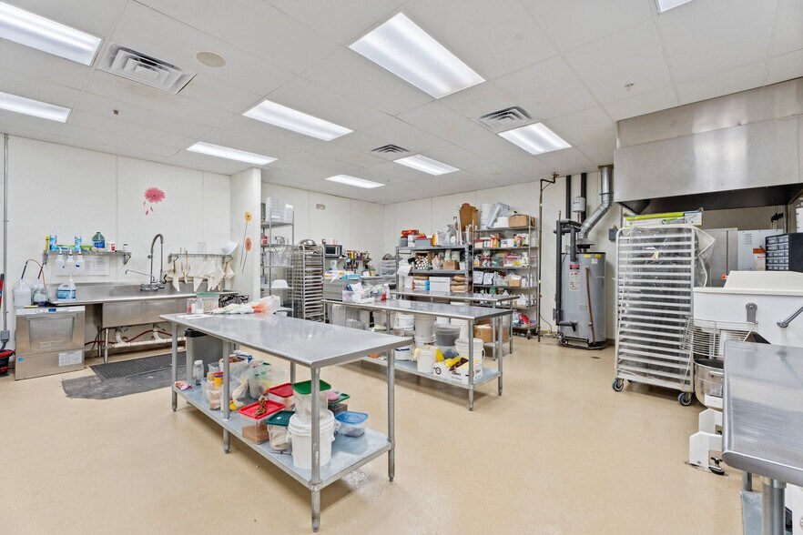 More Photos Of 203-205 S Stratford Rd, Winston-Salem Freestanding For Lease