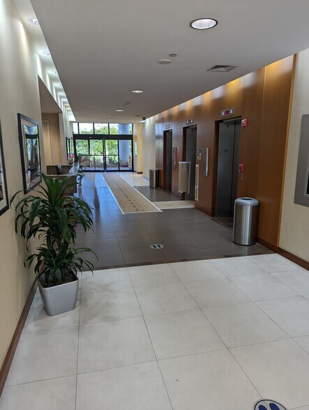 More Photos Of 2999 NE 191st St, Aventura Office For Lease