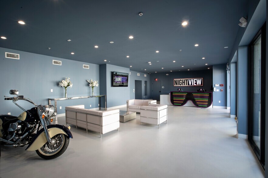 More Photos Of 10824 Burbank Blvd, North Hollywood Warehouse For Lease