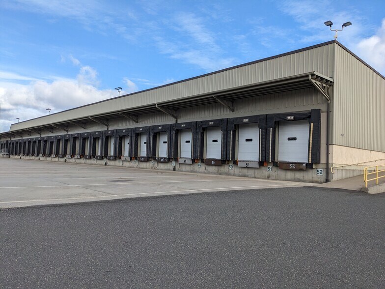 More Photos Of 241 Bliss St, West Springfield Truck Terminal For Lease