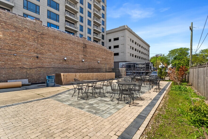More Photos Of 8018-8020 Lincoln Ave, Skokie Restaurant For Sale
