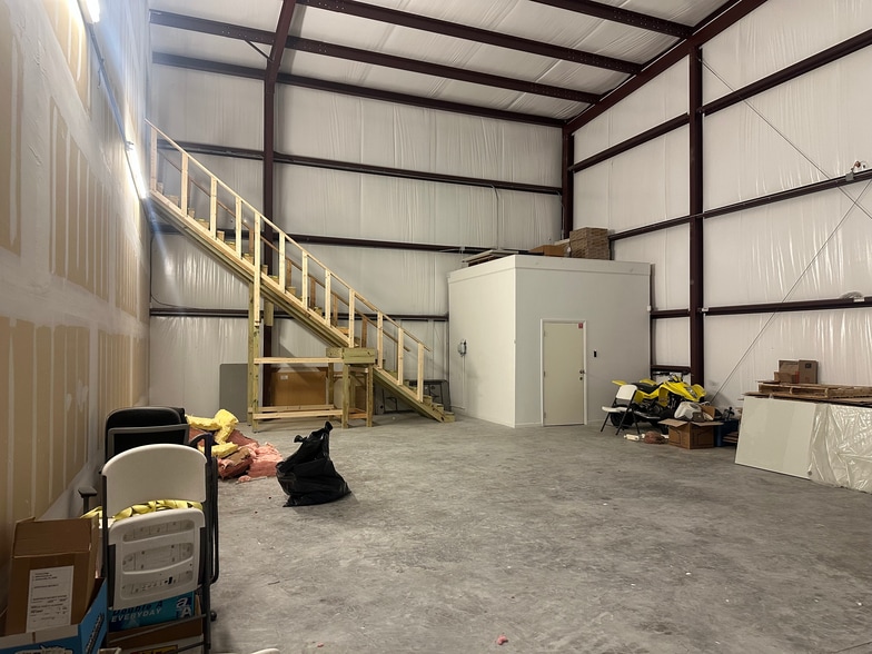 More Photos Of 9605 Hood Rd, Jacksonville Flex For Sale