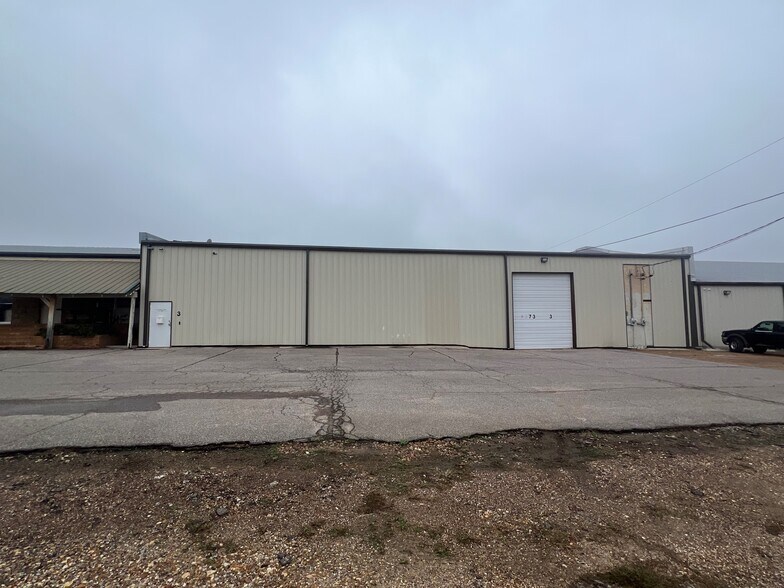 More Photos Of 9373 Macon Rd, Cordova Light Distribution For Lease