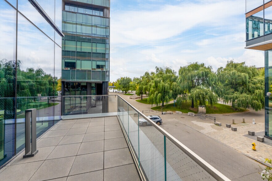 More Photos Of 155 Queens Quay E, Toronto Coworking Space