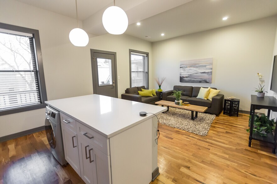 More Photos Of 2848 N Seminary Ave, Chicago Apartments For Sale