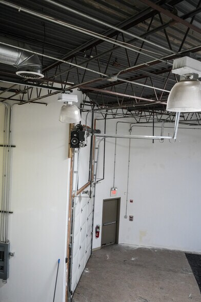 More Photos Of 145 Tower Dr, Burr Ridge Light Distribution For Sale