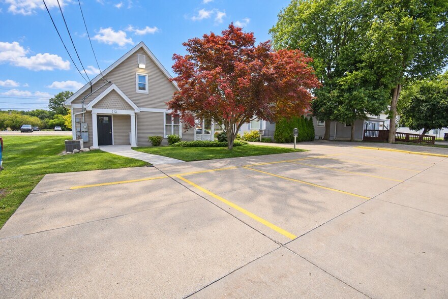 More Photos Of 312 N Water St, Owosso Loft Creative Space For Sale