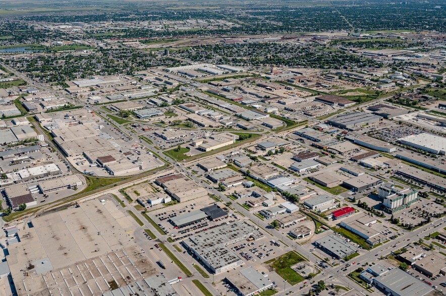 More Photos Of 880-888 Bradford St, Winnipeg Industrial For Lease