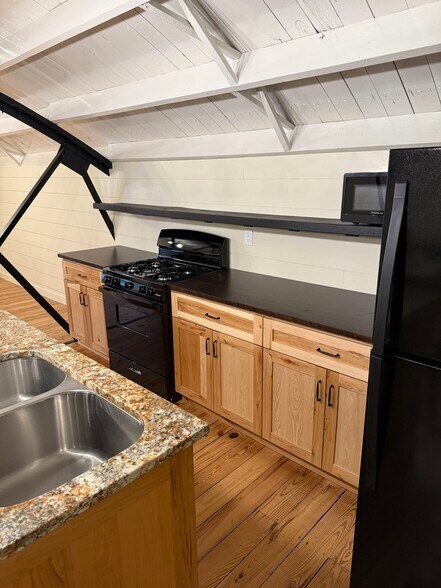 More Photos Of 112 1st St, Perrysville Flex For Lease