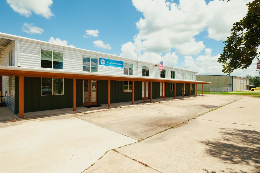 More Photos Of 11901 State Highway 30, College Station Showroom For Lease