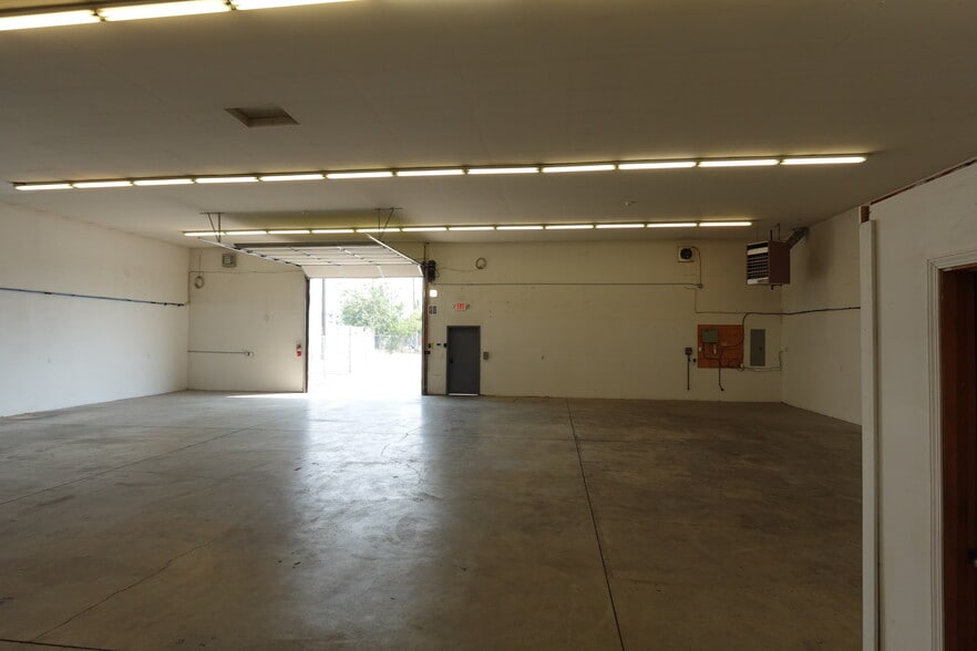 More Photos Of 6010-6012 E Trent Ave, Spokane Showroom For Lease