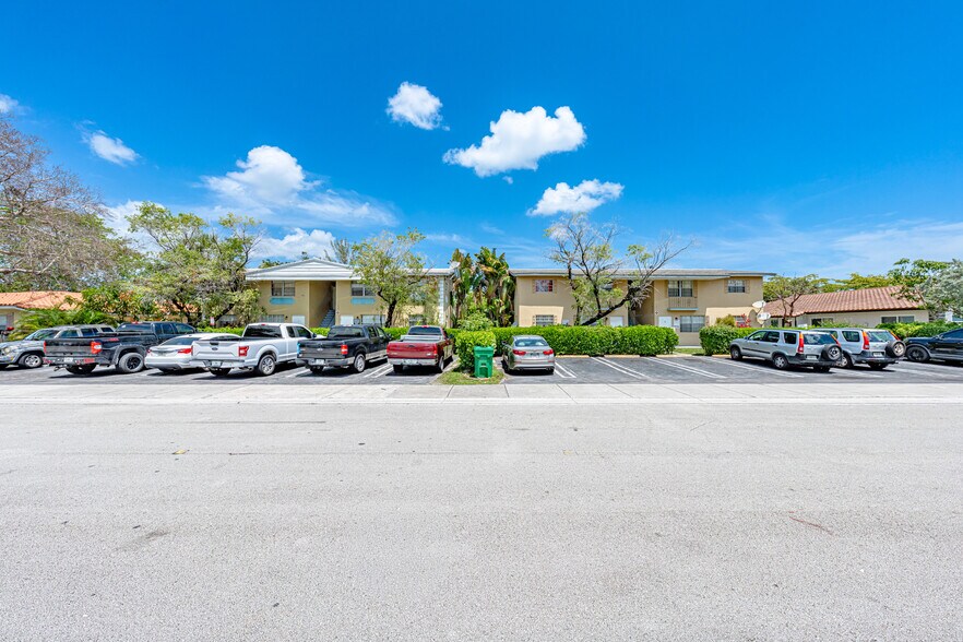 More Photos Of 7523-7525 NW 44th Ct, Coral Springs Apartments For Sale