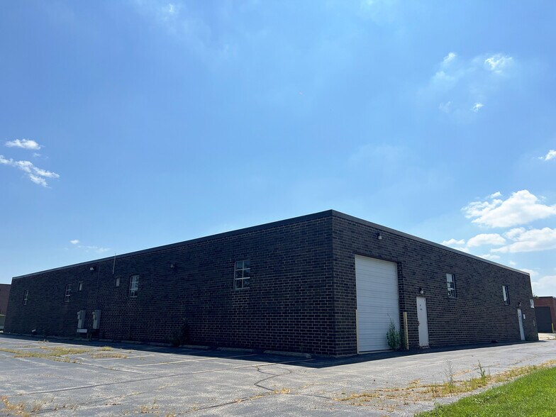 More Photos Of 201-207 William St, Bensenville Warehouse For Lease