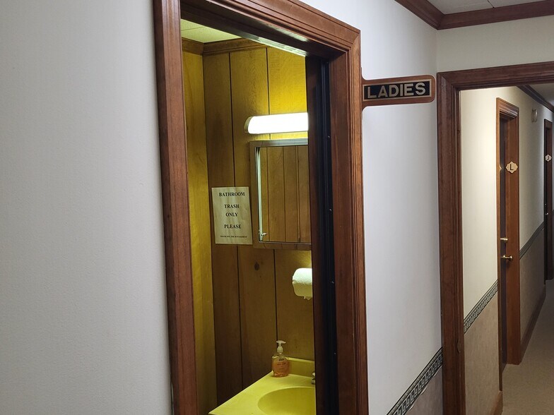 More Photos Of 506 Brookletts Ave, Easton Office For Sale