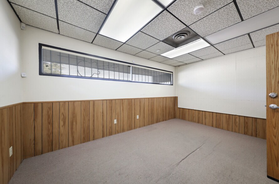 More Photos Of 931 26th St, Bakersfield Movie Radio TVStudio For Sale