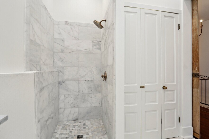 More Photos Of 235 Chartres St, New Orleans Storefront Retail Office For Sale