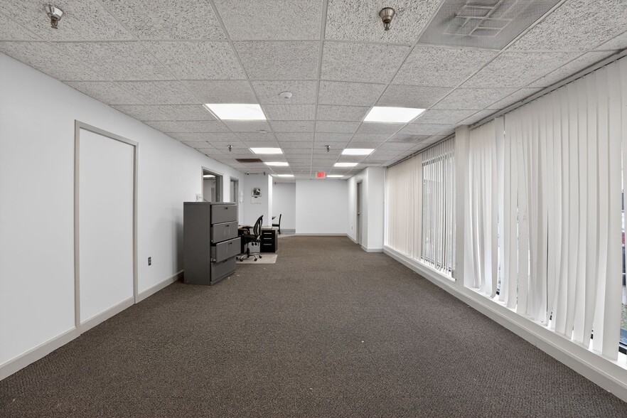 More Photos Of 16000 Trade Zone Ave, Upper Marlboro Warehouse For Sale