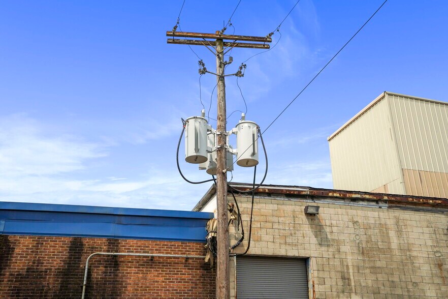 More Photos Of 1840 Progress Ave, Columbus Manufacturing For Sale