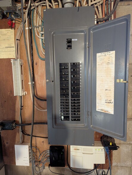 More Photos Of 340 Elm St E, Canova Sports And Entertainment For Sale