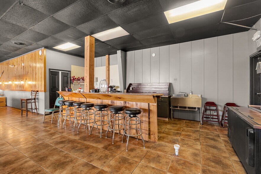 More Photos Of 5006 Morris St, Moss Point Restaurant For Sale