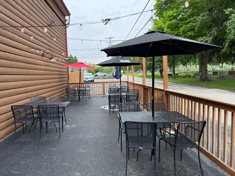 More Photos Of 617 S Washington St, New Paris Bar For Sale