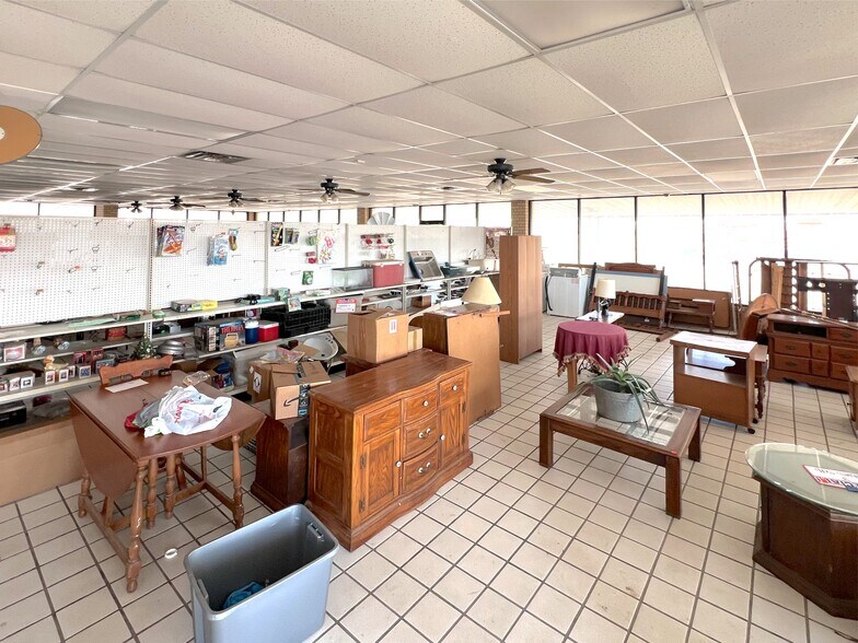 More Photos Of 209 S Country Club Rd, Anadarko Service Station For Sale