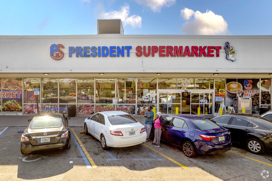 More Photos Of 400-488 NE 125th St, North Miami General Retail For Lease