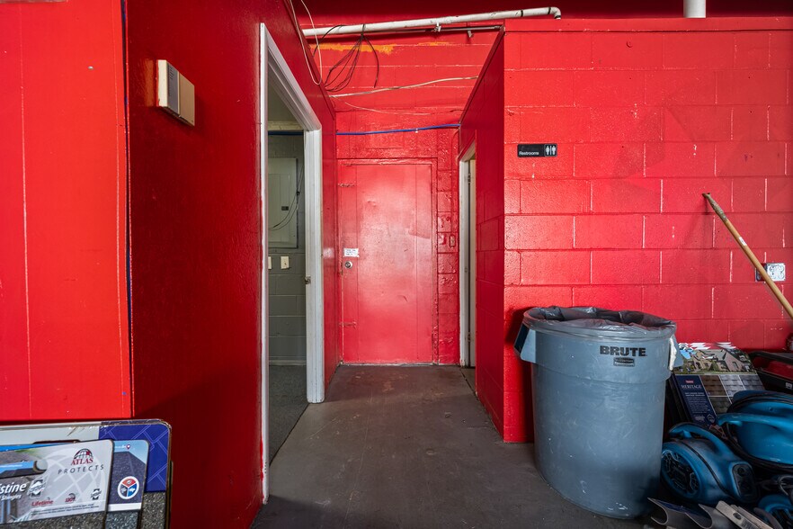 More Photos Of 518 Hillsboro Blvd, Manchester Storefront Retail Office For Sale